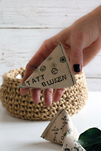 Selbstgebastelte Samenboxen aus Klorollen. | © Silke Rothenburger-Zerrer