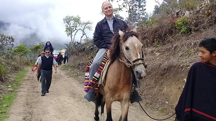 Unterwegs zu einer Gemeinde in Peru: Bischof Robert Francis Prevost, heute Papst Leo XIV. | © Misioneras de Jesus verbo y victima