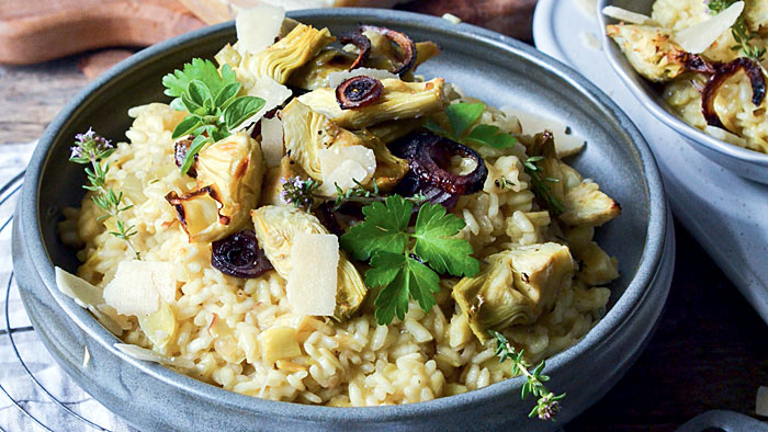 Schale mit Artischocken-Risotto. | © Christina Heß