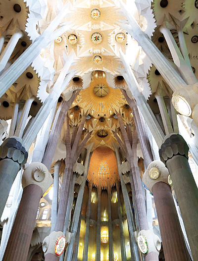 Sagrada Família, Hauptschiff mit Blick in die Apsis | © Ulrich Peters