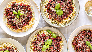 Pasta mit Belugalinsen-Bolognese | © Lynn Hoefer