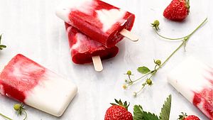 Erdbeer-Quark-Popsicles | © Silke Rothenburg-Zerrer