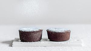 Zwei kleine Schokotörtchen | © Julia Cawley, Jan Thorbecke Verlag