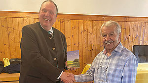 Andreas Greindl gratuliert Max Feigenwinter zum 80. Geburtstag. | © privat