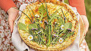 Quiche mit Frühlingskräutern. | © Stefan Warmuth