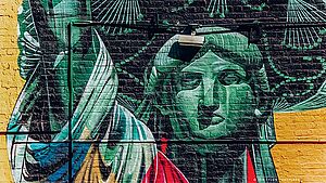 Ausschnitt Freiheitsstatue Graffitti auf Hauswand. | © Jontyson / unsplash