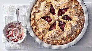 Rotweinbirnen Pie mit Barolo-Sahne | © Mondadori Portfolio, StockFood