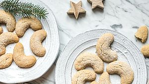 Vegane Vanillekipferl aus Lynn Hoefer »Himmlisch gesunde Weinachtsbäckerei« | © Lynn Hoefer