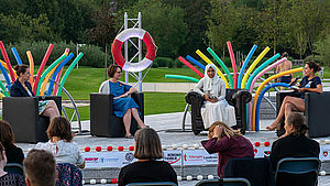 Buchpräsentation am 22. Juli 2021 im Tübinger Freibad. Lesung mit den Herausgeber:innen und Beiträger:innen aus dem Buch | © Gerd Müller