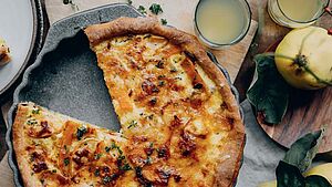 Quitten-Kürbis-Quiche | © Salzwedel & Madani, Thorbecke 2023