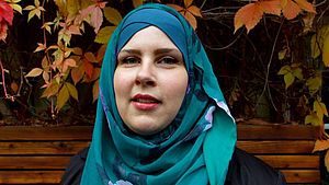 Porträt der Autorin Karoline Roscher-Lagzouli. | © Younes Belghazi