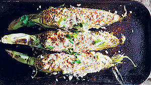 3 angerichtete Maiskoblen | © Ryland Peters & Small