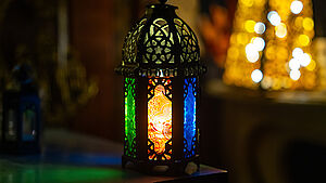 Bunte Ramadanlaterne. | © shutterstock.com