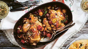 Hähnchen in Auflaufform serviert | © Stefan Weittanen