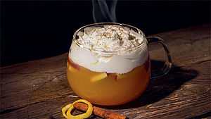 Angerichteter Bratapfelpunsch | © Finken & Bumiller, Stuttgart